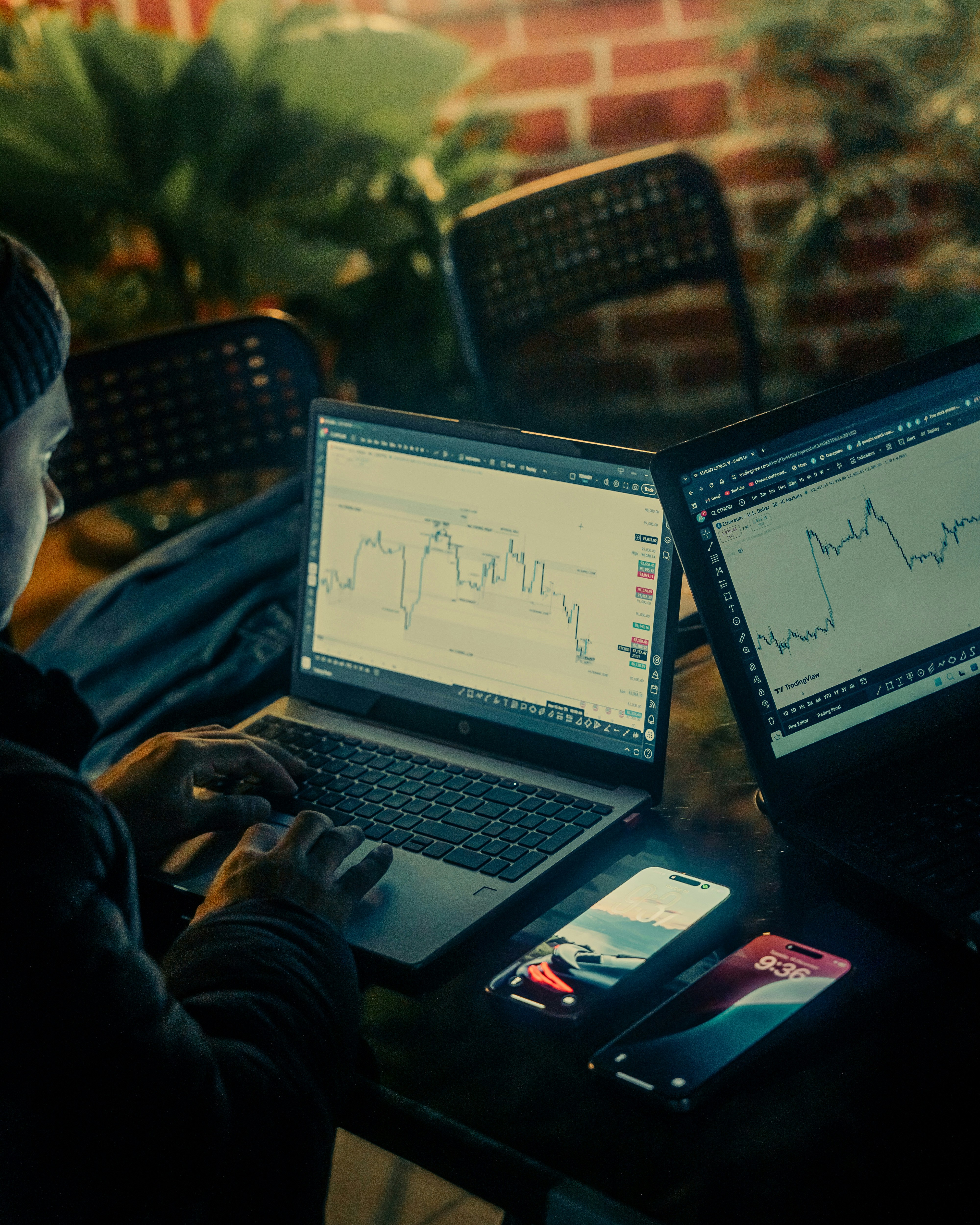 Day Trading vs Swing Trading: Which Style Actually Fits You?